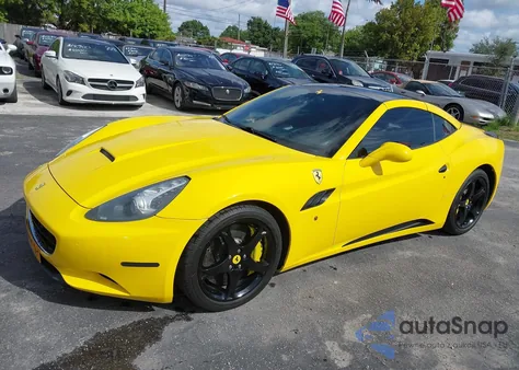 2010 Ferrari California z USA, uszkodzony, nr VIN ZFF65LJA2A0171436